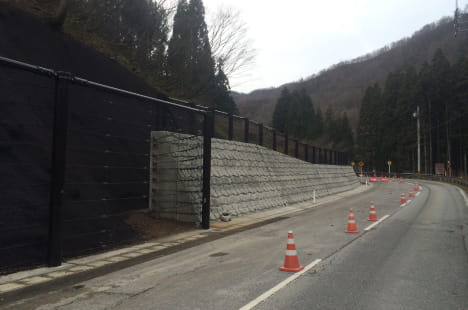 落石防止フェンス